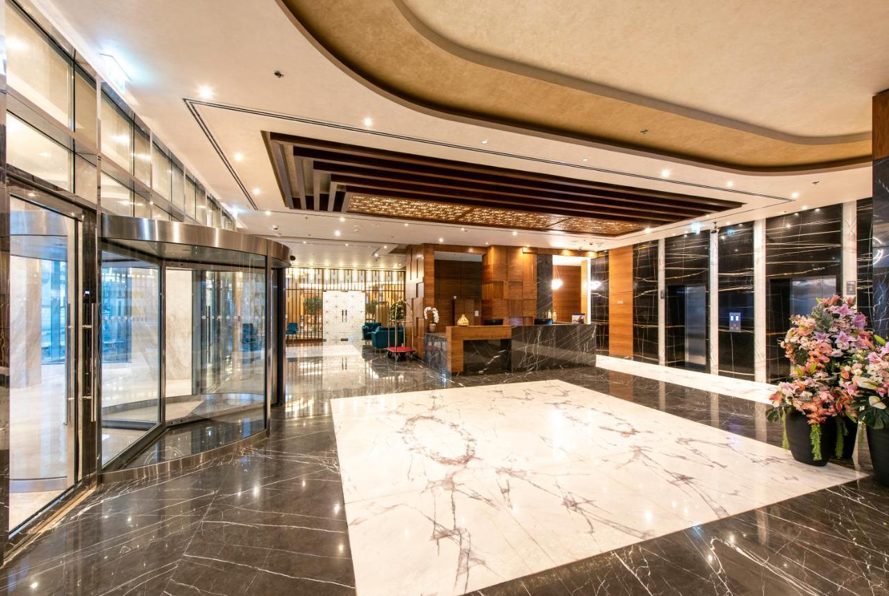 שארג'ה Luxe Grand Hotel Apartments מראה חיצוני תמונה Lobby