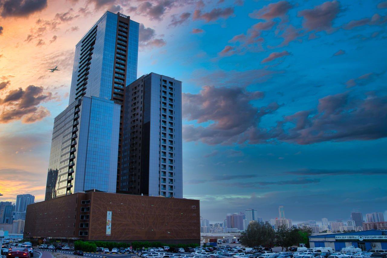 שארג'ה Luxe Grand Hotel Apartments מראה חיצוני תמונה The hotel in 2013