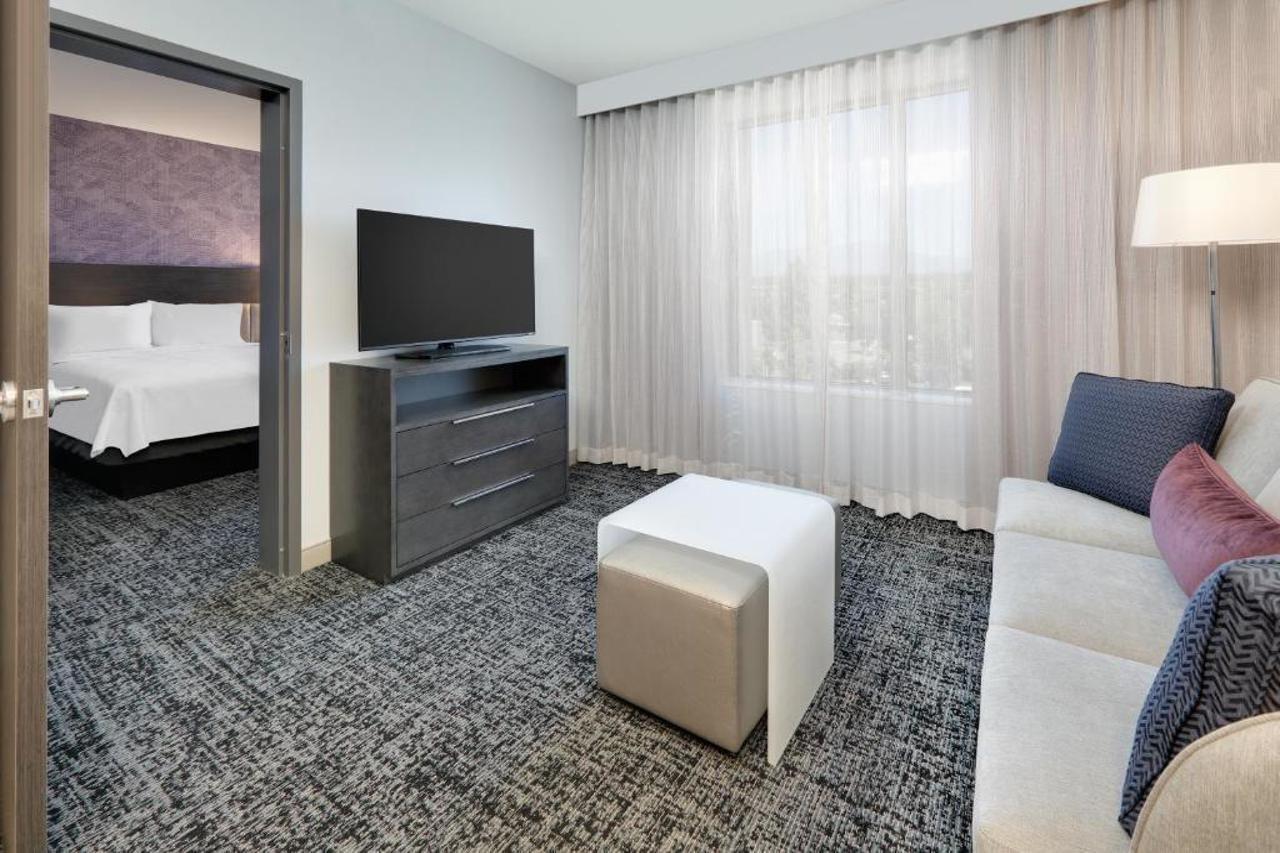 שארג'ה Luxe Grand Hotel Apartments מראה חיצוני תמונה Living room