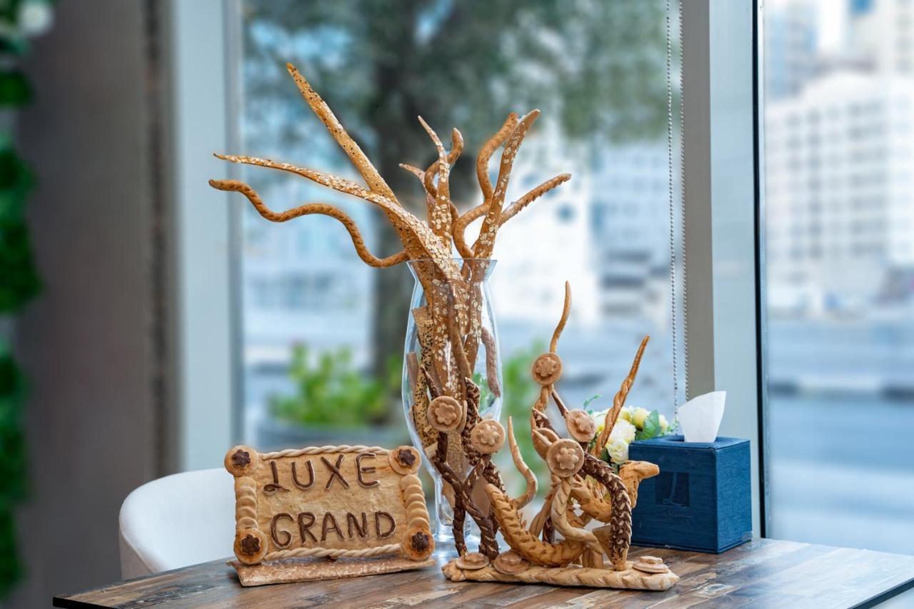 שארג'ה Luxe Grand Hotel Apartments מראה חיצוני תמונה Luxe Grand Hotel