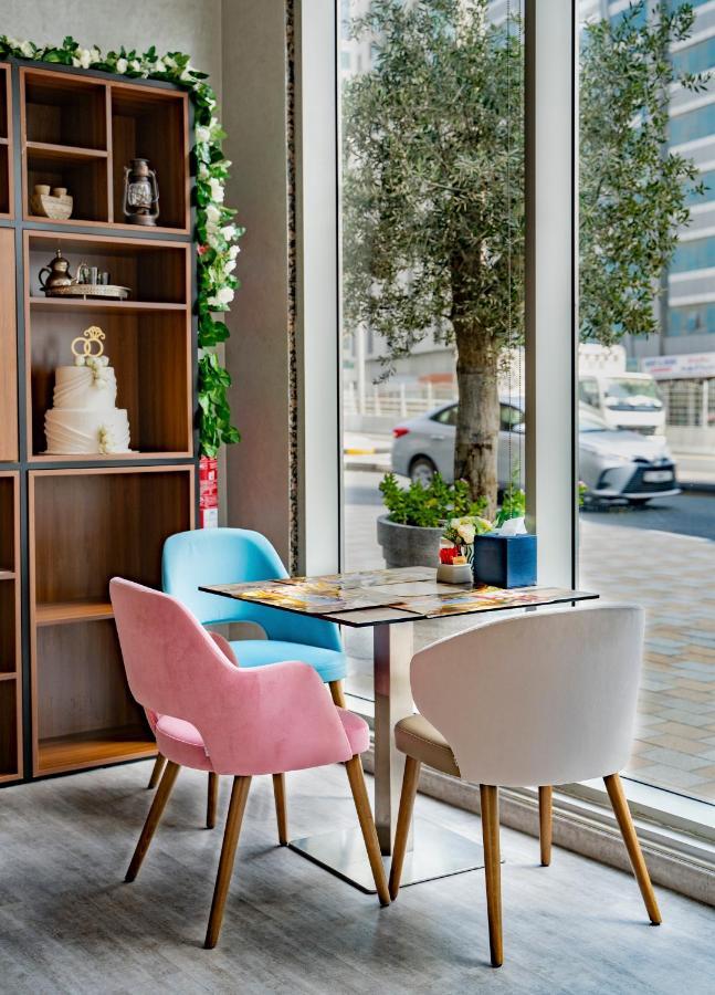 שארג'ה Luxe Grand Hotel Apartments מראה חיצוני תמונה The interior of the restaurant